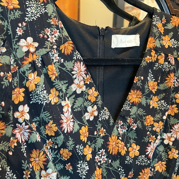 Muted floral print Black 3/4 sleeve dress Perfect for fall! - Picture 2 of 9